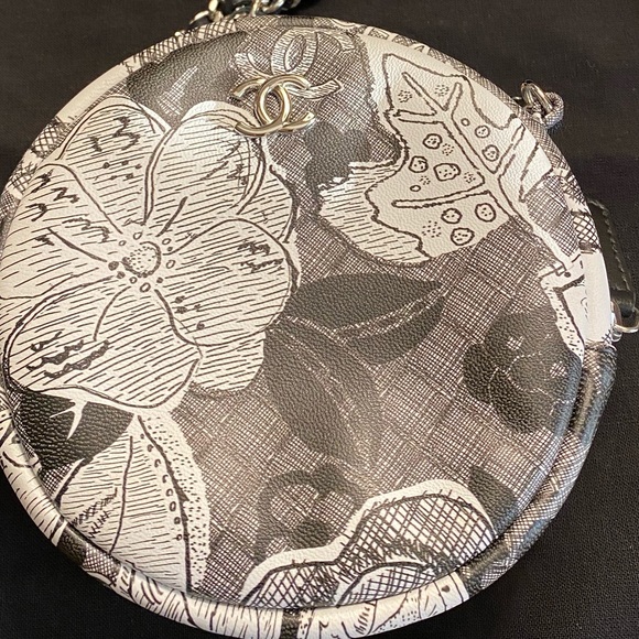 CHANEL Limited Edition Floral Round Crossbody - Picture 5 of 7